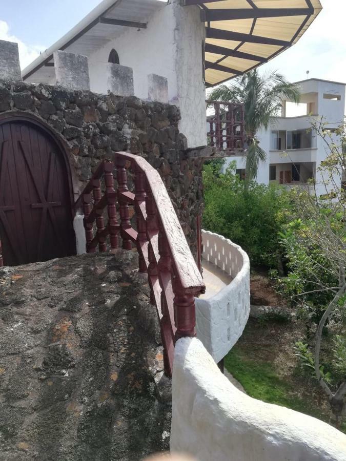 Castillo Galapagos Hotel Puerto Ayora  Exterior photo